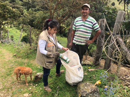 UESVALLE acompañó a la comunidad agrícola de El Cerrito en la recolección de residuos de plaguicidas