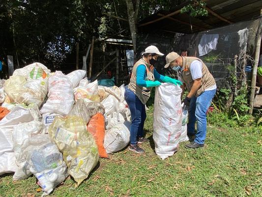 UESVALLE acompañó recolección de residuos de plaguicidas en Calima El Darién.