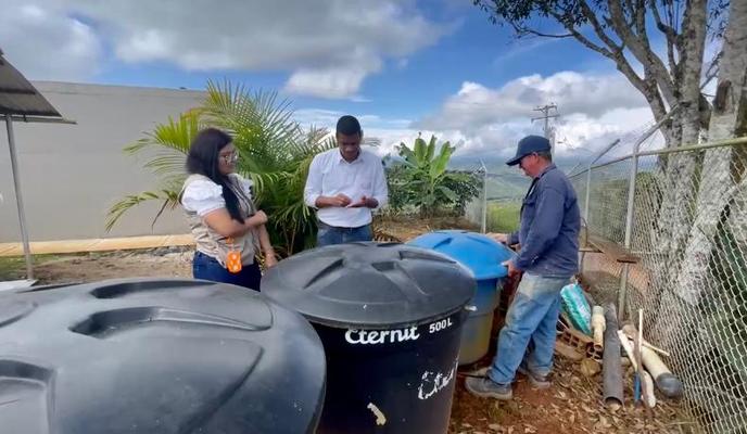 Familias del corregimiento Jiguales en La Cumbre se abastecen de agua segura